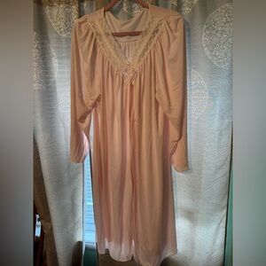 Vintage Women’s Pale Pink Shadowline Long Sleeves Buttoned Down Robe Size XL